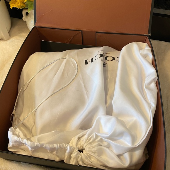 ✨NEW✨Coach Edie Shoulder Bag - Picture 9 of 10